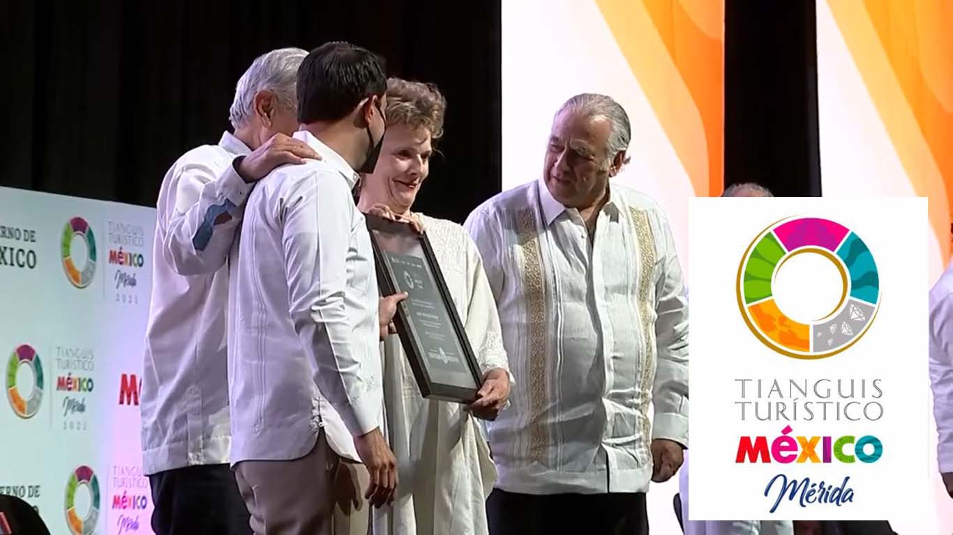 Adair Margo received the Promotora of the Year from Mexican President Manuel Lopez Obrador